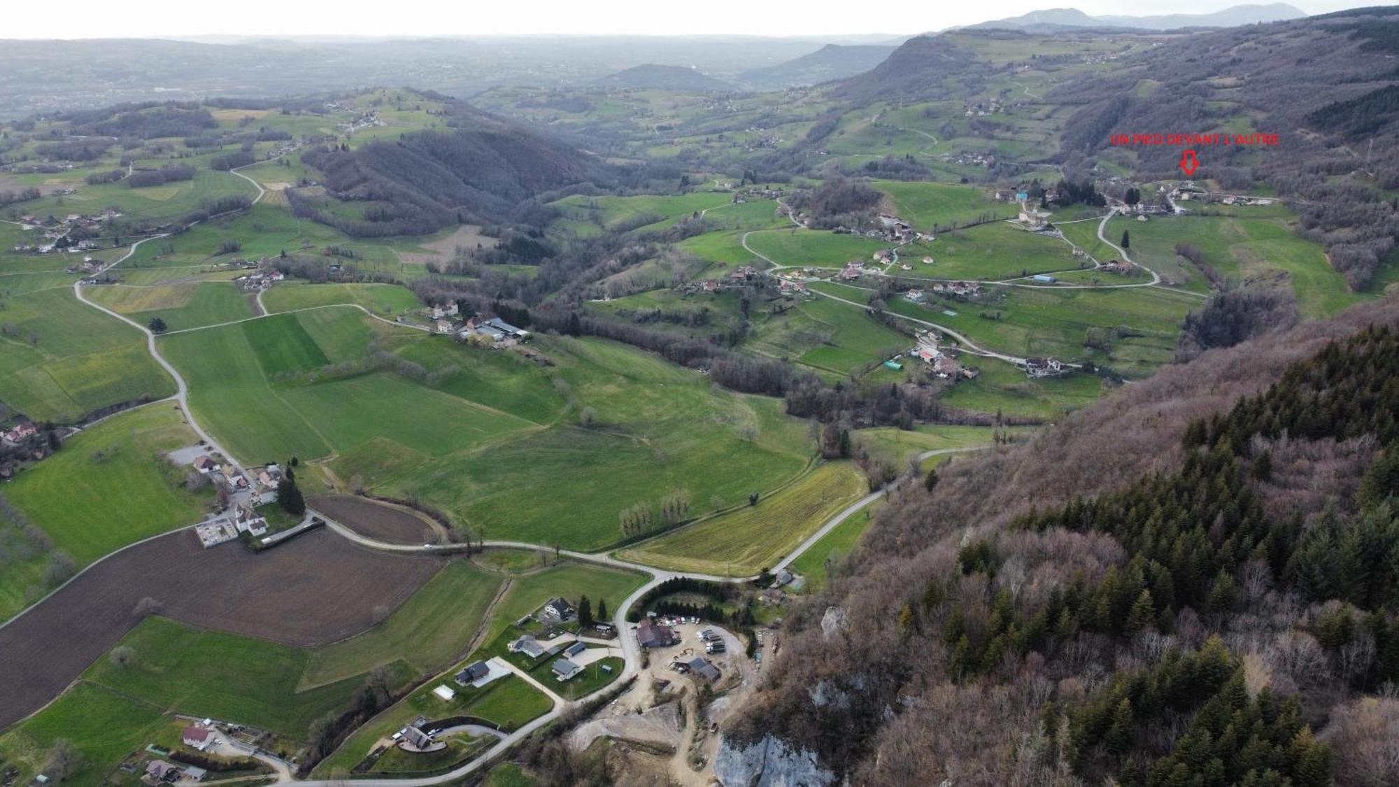 Un Pied Devant L'Autre Sainte-Marie-D'Alvey Экстерьер фото